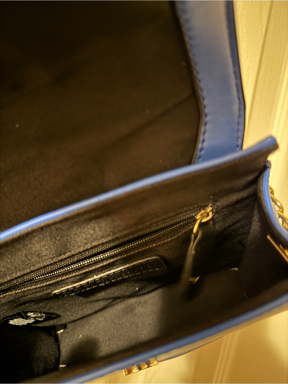 BCBGeneration A Crossbody Bag with Chain Strap - Picture 4 of 6
